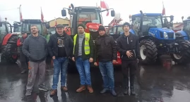 Protest rolników w Osjakowie i Dzietrznikach - traktorami spowalniają ruch
