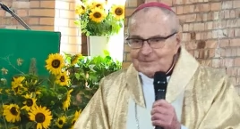 Biskup Antoni Długosz w Działoszynie. Po co przyjechał?