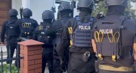Fikcyjne szkoły, fałszywe legitymacje i milionowe st&hellip;