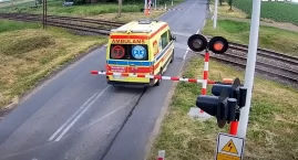 Kompletna głupota kierowcy ambulansu - wjechał na pr&hellip;