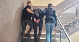 Bił seniorkę po twarzy pięściami. Chciał jej ukraść torebkę!