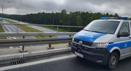 Kolizja na S8 - uderzył autem w ciężarówkę i... uciekł pieszo