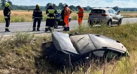 Auto wypadło z drogi krajowej nr 74. 26-latka trafił&hellip;