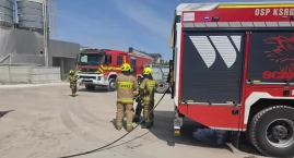 Pożar kontenera w zakładzie produkcyjnym w Sulmierzycach