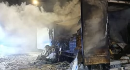 Nocny pożar ciężarówki: Spłonęła naczepa z materiała&hellip;