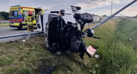 Bus uderzył w bariery na trasie S8 - dwie osoby traf&hellip;