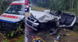 BMW zderzyło się czołowo z karetką. Ambulans jechał &hellip;