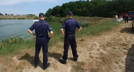 Policjanci i strażacy ćwiczą nad wodą. Chodzi o bezp&hellip;
