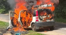 Niebezpieczna sytuacja na drodze! Fiat Panda stanął w ogniu