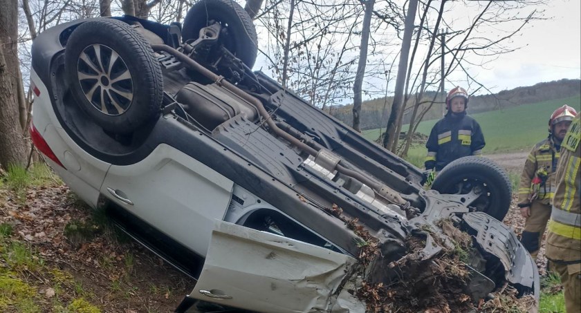Wypadek między Kołobrzegiem a Gościnem. Zderzyły się trzy samochody