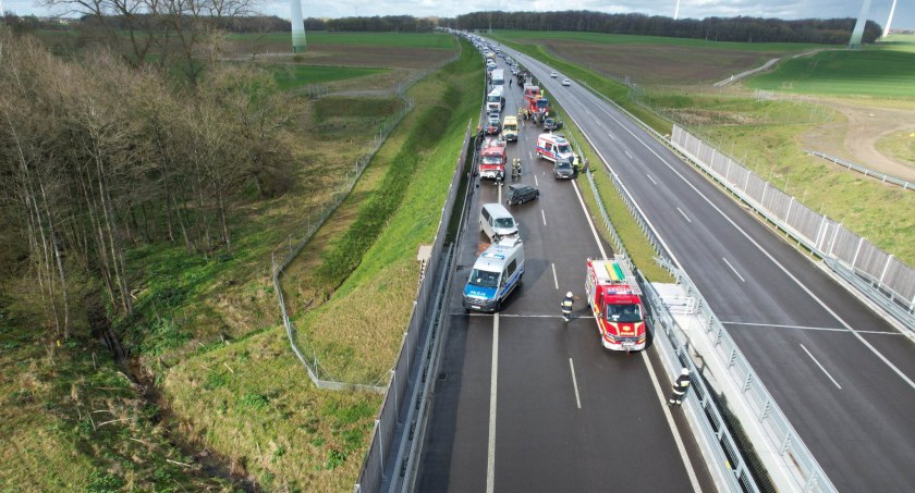 Wypadek na S6. Mężczyzna zabrany do szpitala
