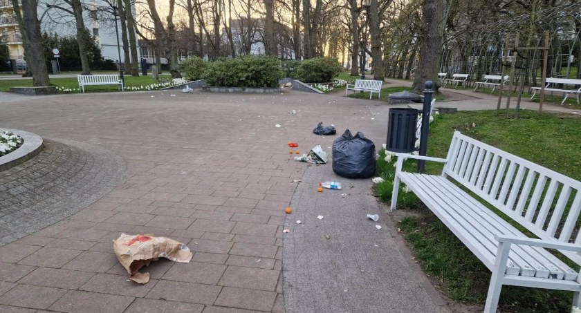 Efekt podrzucania odpadów do miejskich śmietników (foto)