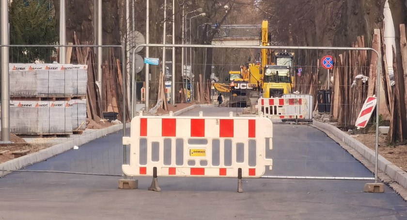 Trwa przebudowa ul. Zdrojowej w Kołobrzeg. Od poniedziałku kolejne zmiany w organizacji ruchu