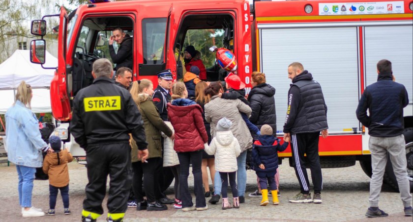 Dzień Strażaka. Festyny w Dygowie i Siemyślu - zdjęcia
