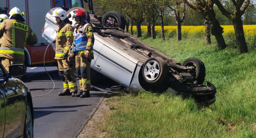 Dachowanie pod Kołobrzegiem. Są utrudnienia w ruchu