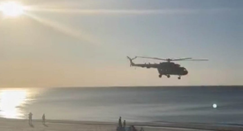 Wojskowe śmigłowce nad kołobrzeskimi plażami - wideo