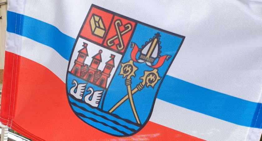 Miasto rozda flagi z herbem Kołobrzegu. Zobacz, gdzie można je odebrać