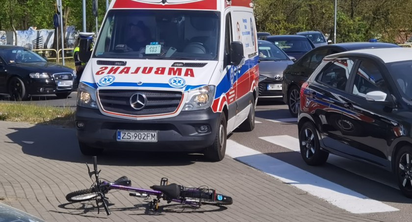 Potrącenie rowerzystki. Droga jest zablokowana