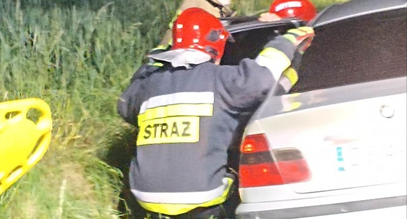 Pijany kierowca wjechał w drzewo | zdjęcia 