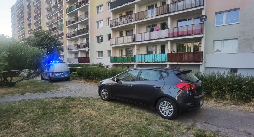 Tragedia w Kołobrzegu: Nie żyje 70-latek. Mężczyzna spadł z 6. piętra