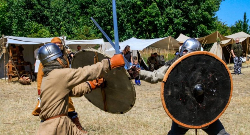 V Festiwal Wczesnośredniowieczny. Do Budzistowa zjechali wojowie | zdjęcia i wideo