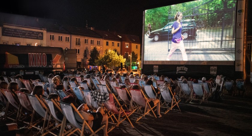 Kino na leżakach w Ustroniu Morskim. Daty wakacyjnych seansów