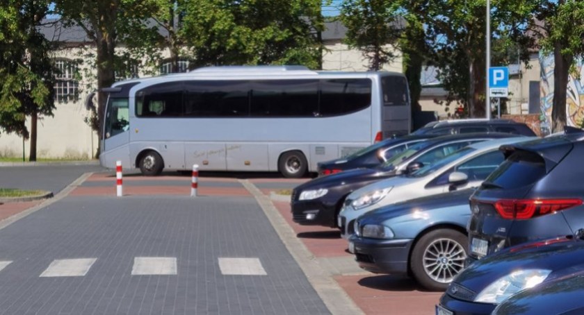 Twoje dziecko wyjeżdża na wakacje? Możesz zgłosić konrtolę autokaru