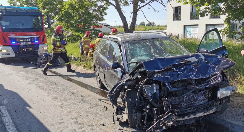 Wzorowa postawa 19-latka. Pomagał ofiarom wypadku przed przyjazdem służb