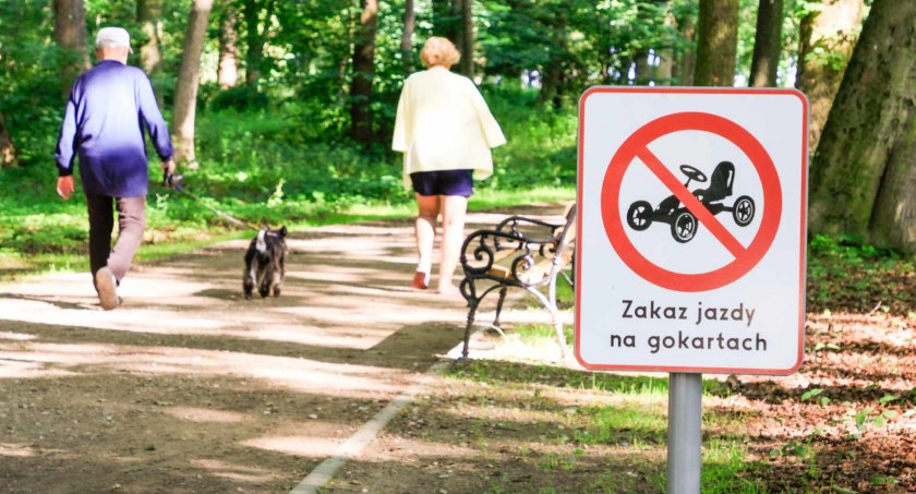Zakazy wjazdu gokartami w jednym z kołobrzeskich parków