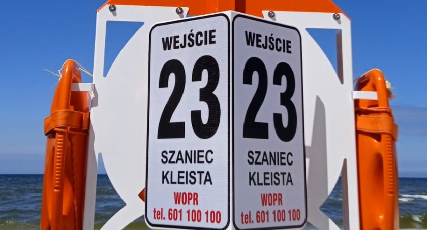 Stojaki Życia już na kołobrzeskich plażach. Pojawiły się w dwóch miejscach
