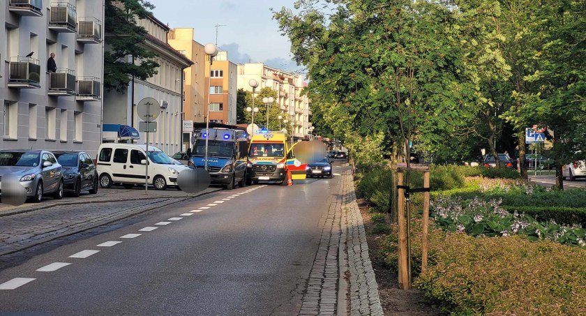 Radiowòz wjechał w auto. Kolizja przy komendzie policji