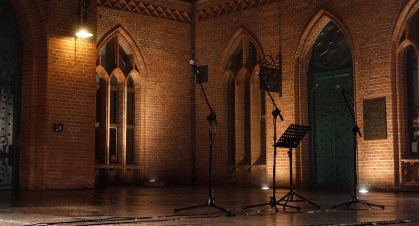 Przy ratuszu powstanie letnia scena muzyczna. Wystąpią na niej artyści z różnych krajów