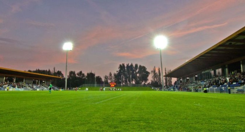 Miejski stadion będzie miał podgrzewaną murawę. Prace ruszą niebawem, co z meczami Kotwicy?