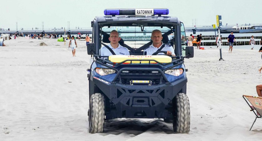 Policyjne patrole na plaży