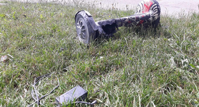 Wybuchła elektryczna deskorolka. Pożar w mieszkaniu pod Kołobrzegiem | foto