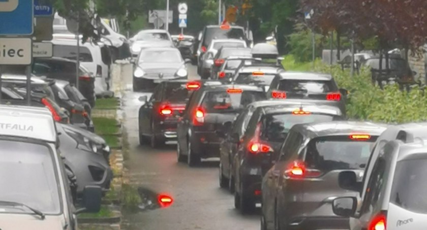 Nie Kołobrzeg, a Korkobrzeg... Pada i wieje czyli gotowy przepis na korki