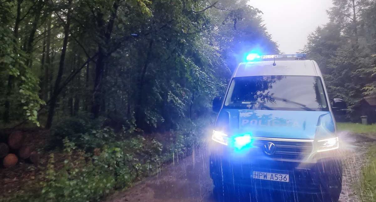 Grzybiarz zgubił się w lesie. Policjanci szukali 67-latka