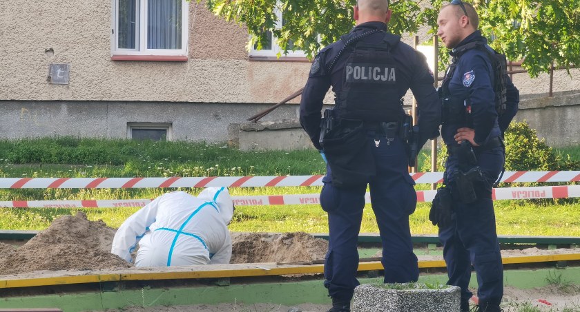 Szczątki w piaskownicy. Znalazły je dzieci 