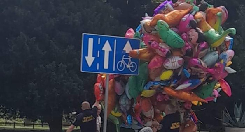 A u strażników znowu kolorowo...