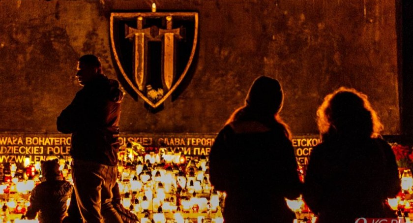 Renowacja cmentarza wojennego. Odrestaurowanych zostanie kilkaset płyt nagrobnych