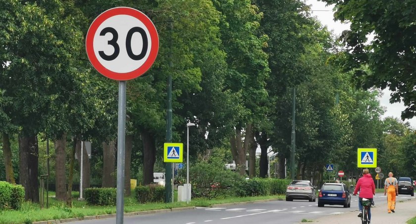 Organizacja ruchu przy targowisku do zmiany. Będzie można jeździć... szybciej