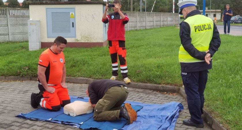 Mandat czy szkolenie? Wyjątkowa akcja policji i Grupy „Paramedic” | zdjęcia