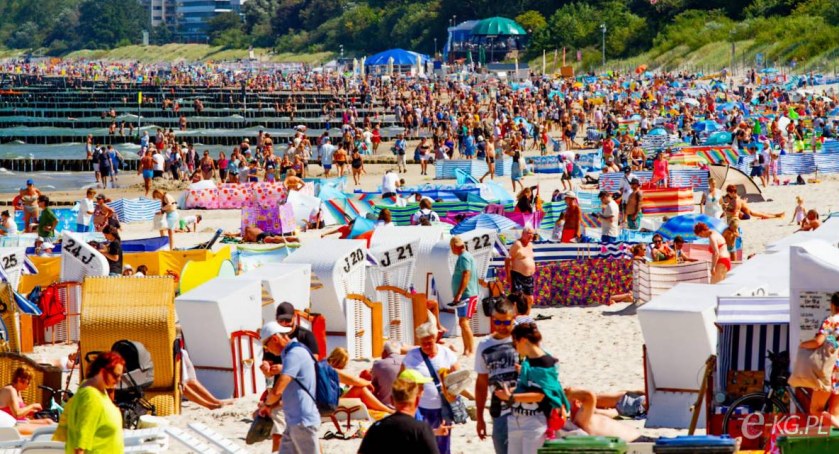 Miejsca na plaży wystarczy dla każdego? Jest odpowiedź w sprawie walki z parawaningiem