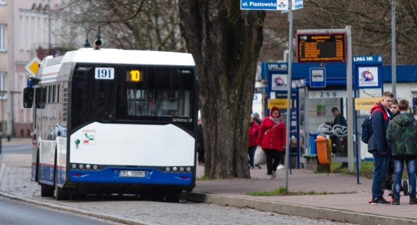 Od 5 września część miejskich autobusów będzie jeździć inaczej. Zobacz dlaczego