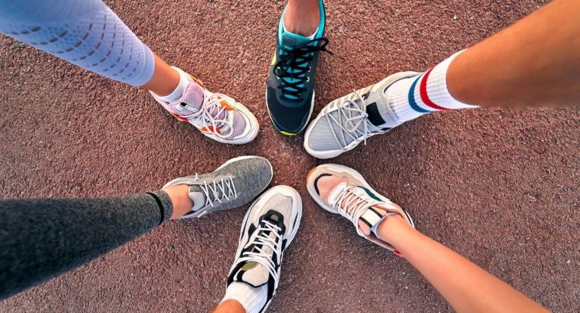 Dlaczego sportowe sneakersy są dobrą propozycją dla aktywnych?