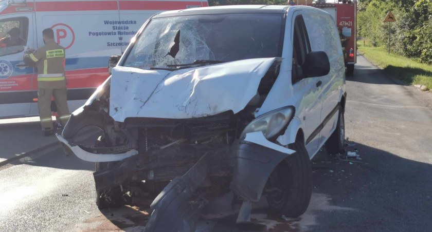 Uwaga kierowcy! Bus zderzył się z betoniarką, droga zablokowana