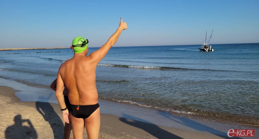 94 km bez pianki w zimnym Bałtyku? 54-letni Duńczyk płynie z Kołobrzegu na Bornholm