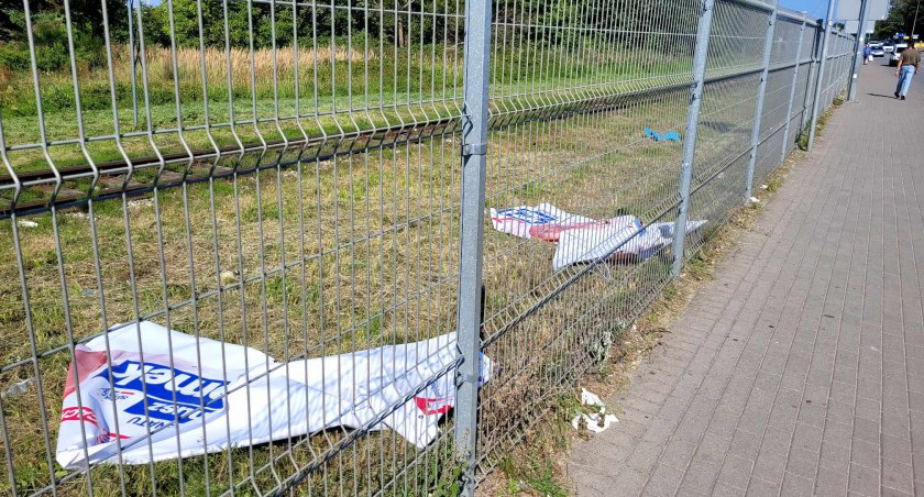 Kampania ruszyła pełną parą... Ktoś zerwał plakaty wyborcze 