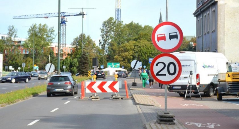 Utrudnienia w ruchu przy Urzędzie Gminy