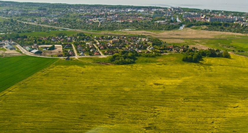 Rolnicy nawożą, mieszkańcy się skarżą. Śmierdzi w mieście i... śmierdzieć będzie 